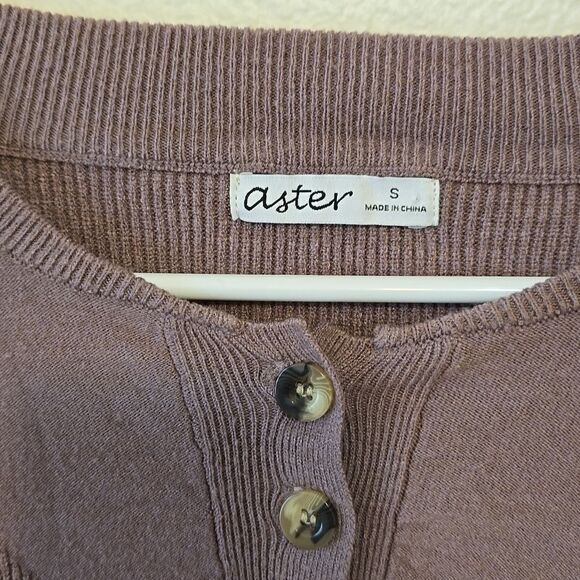 Aster cropped sweater size small - Picture 2 of 7